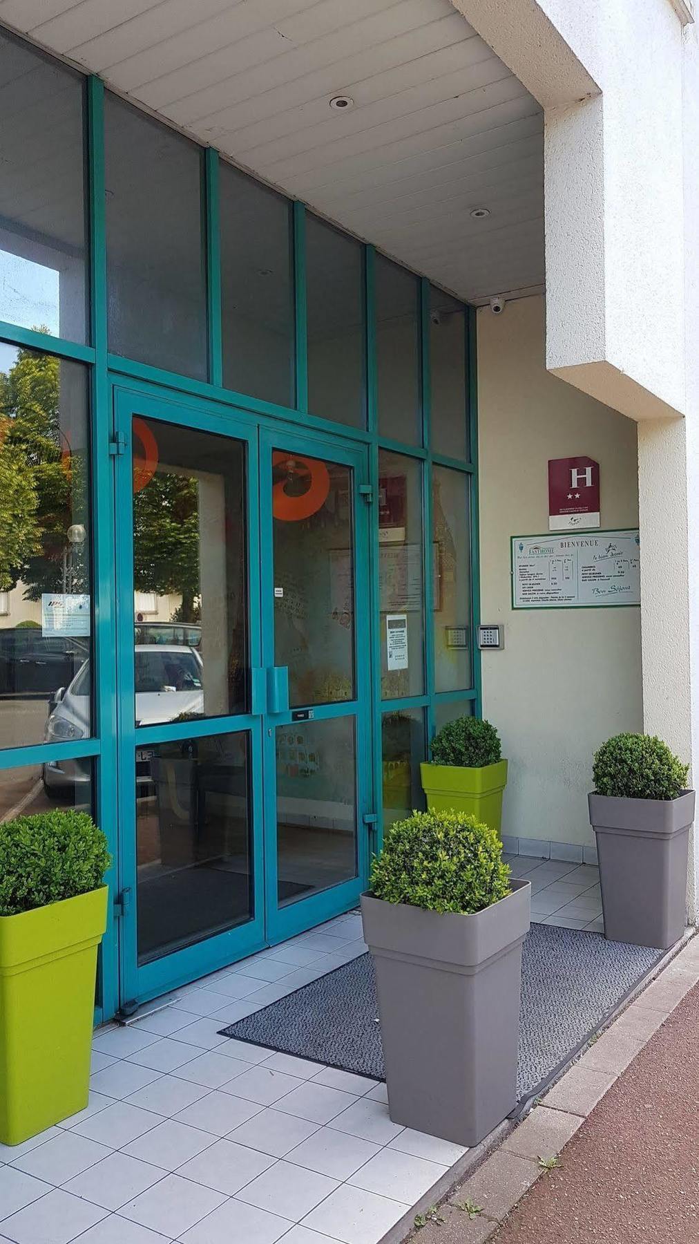 Fasthome Gonesse Buitenkant foto